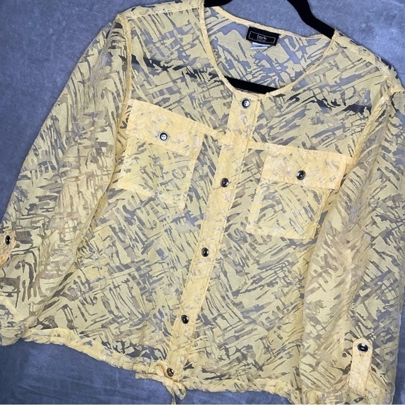 Lark Lane Yellow Hatch Pattern Button Down Sheer Blouse Cinch Hem Size 16 - Picture 2 of 8